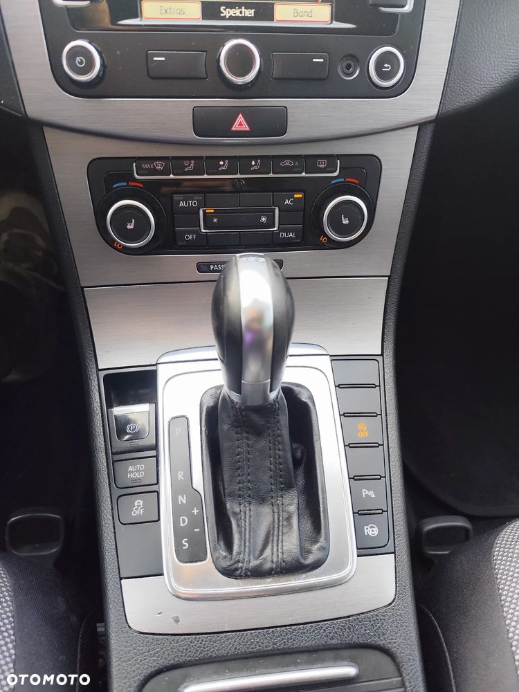 Volkswagen Passat 2.0 TDI Sportline DSG - 26