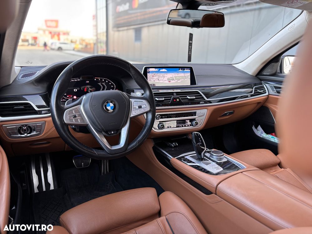 BMW Seria 7 750i xDrive - 18