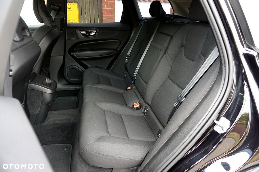Volvo XC 60 B4 D AWD Geartronic Momentum Pro - 26