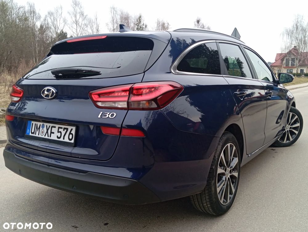 Hyundai i30 blue 1.6 CRDi Premium - 22