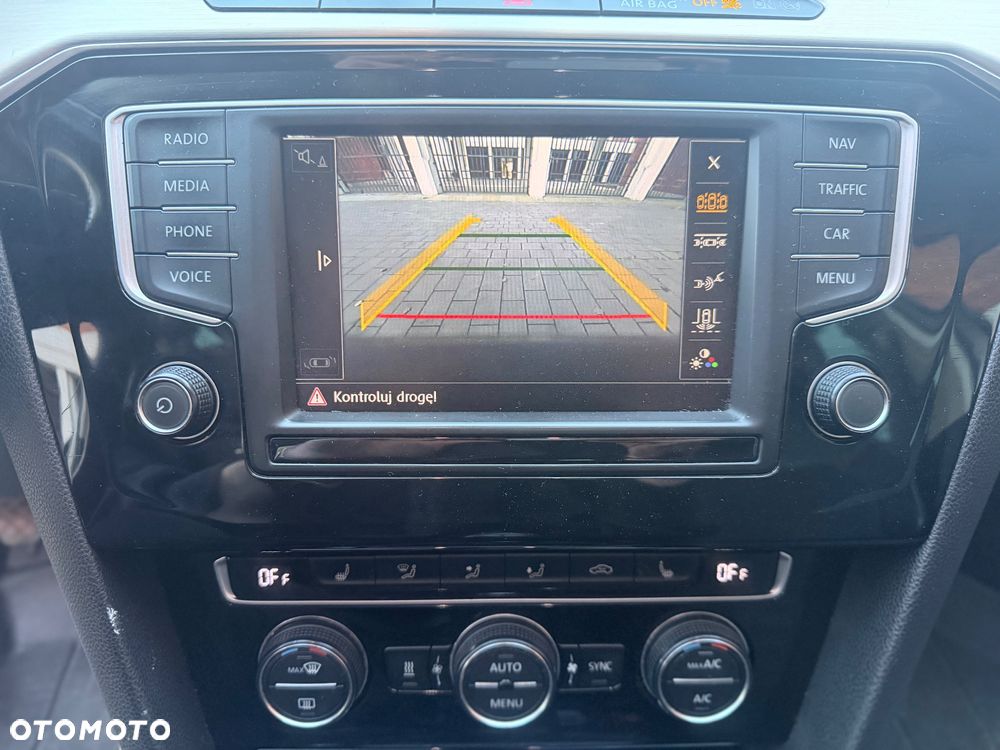 Volkswagen Passat - 16