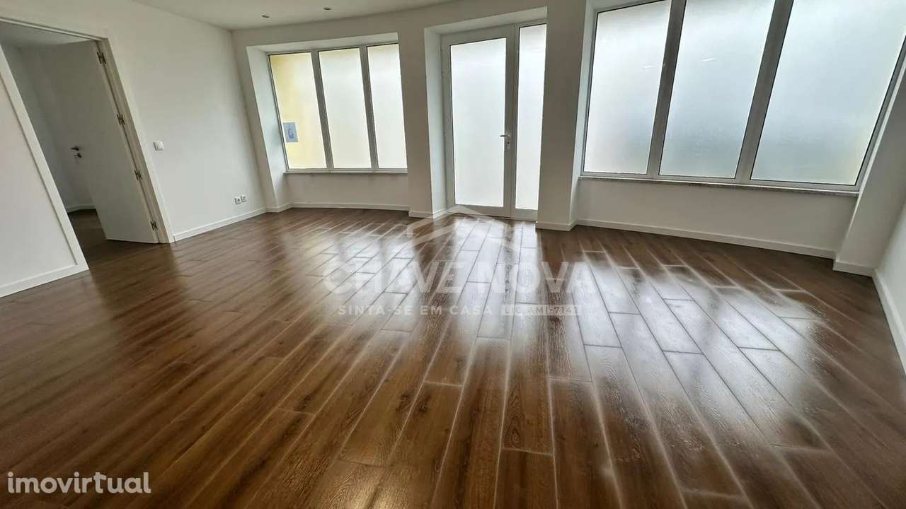 Andar Moradia V3 c/ Lugar de Garagem em Grijó - Grande imagem: 2/19