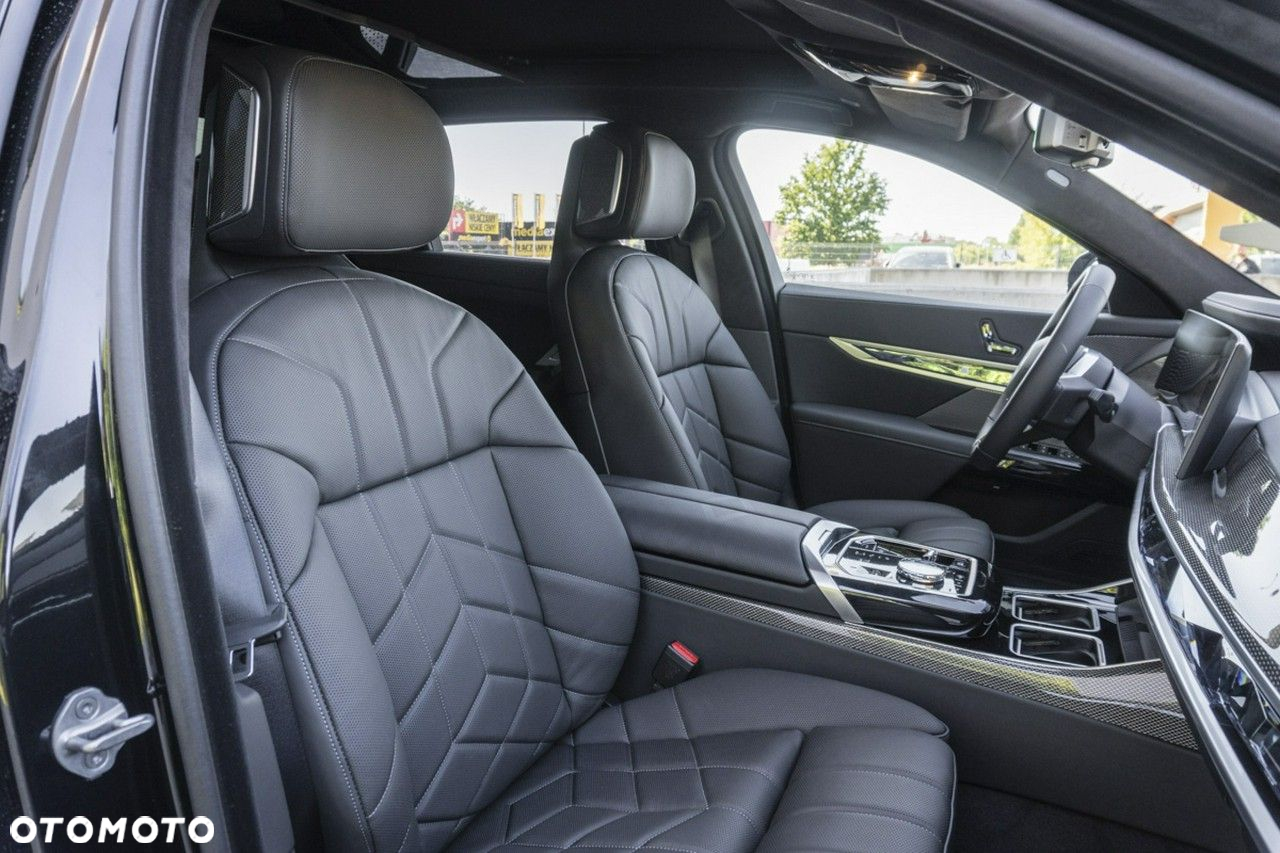 BMW i7 - 14