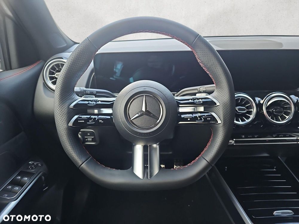 Mercedes-Benz GLB - 14