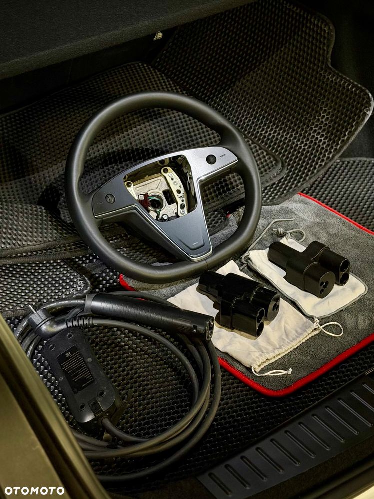 Tesla Model S - 30