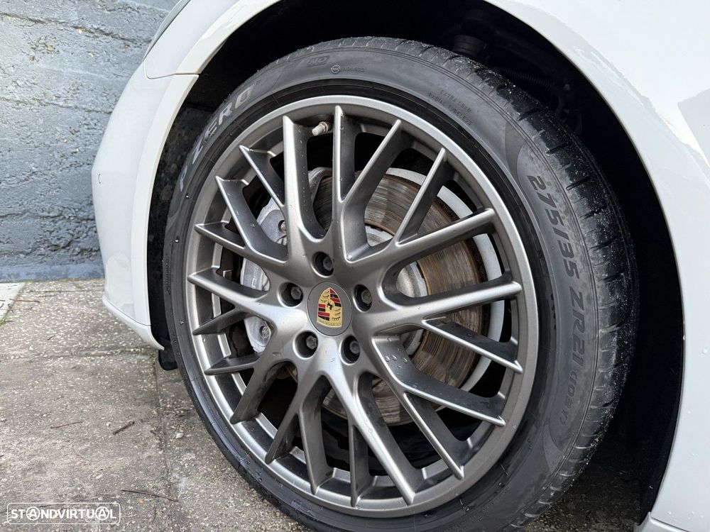 Porsche Panamera Sport Turismo 4 E-Hybrid - 13