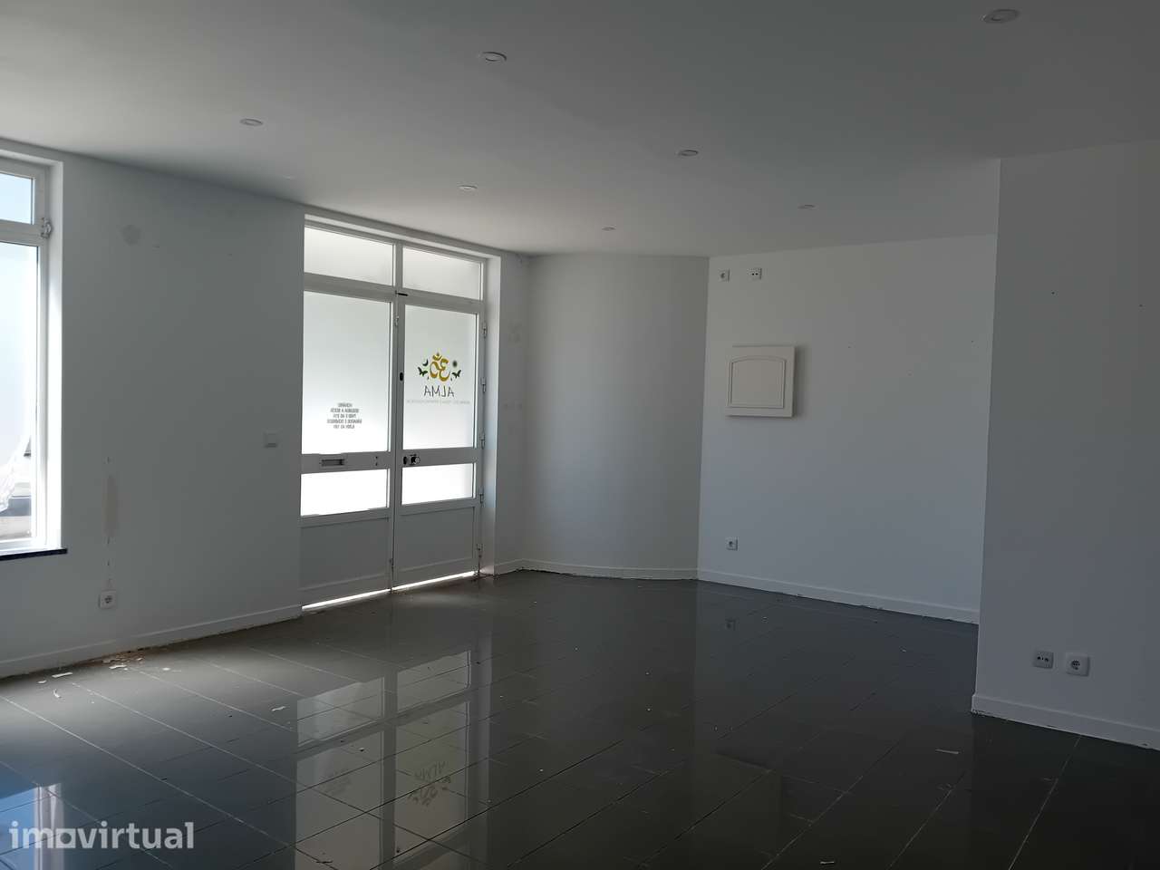 Loja / Escritório junto ás piscinas no Montijo - Grande imagem: 3/7