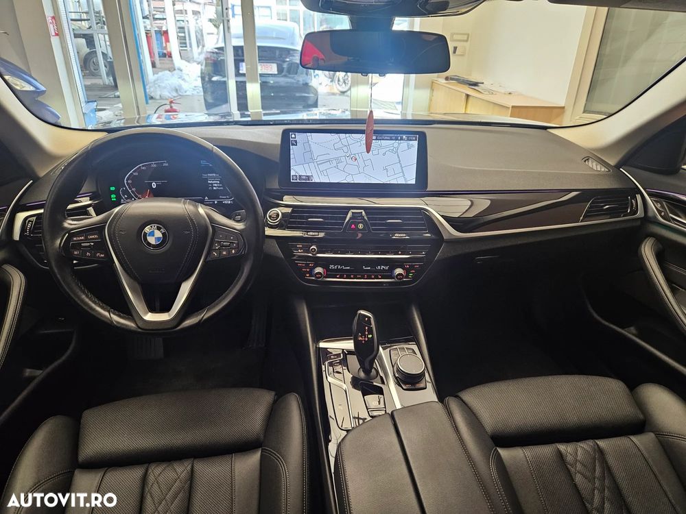 BMW Seria 5 520d xDrive AT MHEV - 12