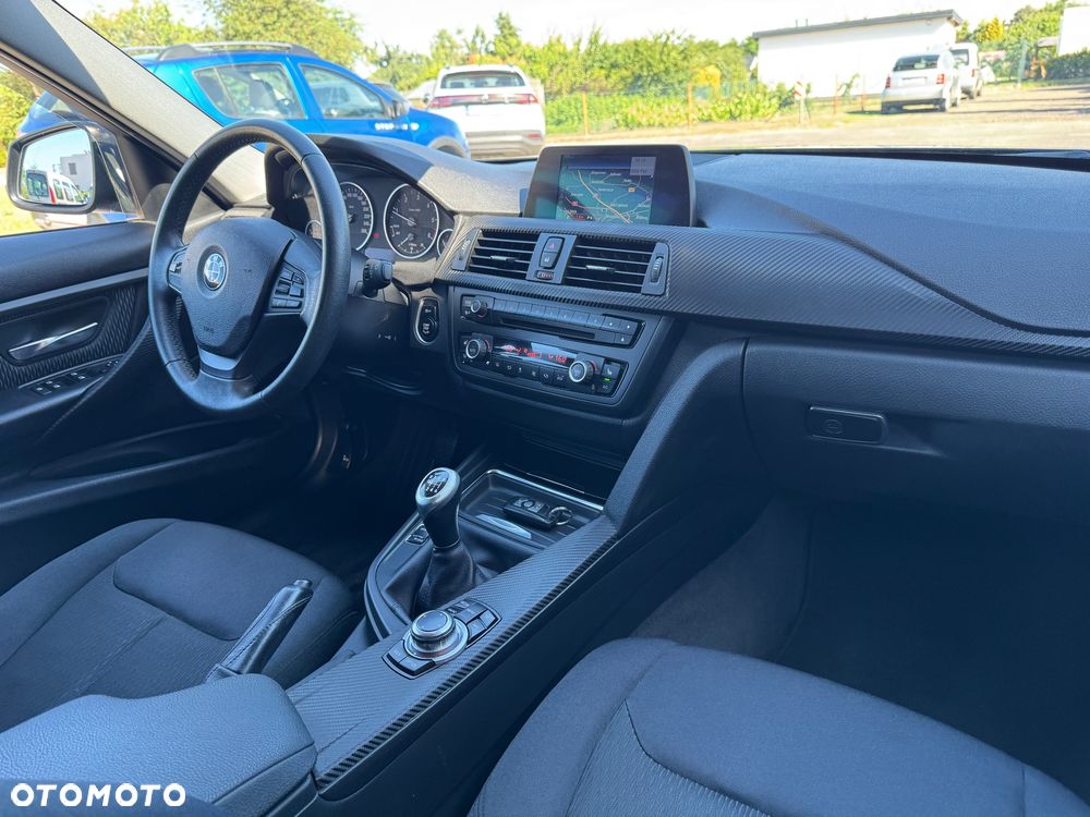 BMW Seria 3 318d - 11