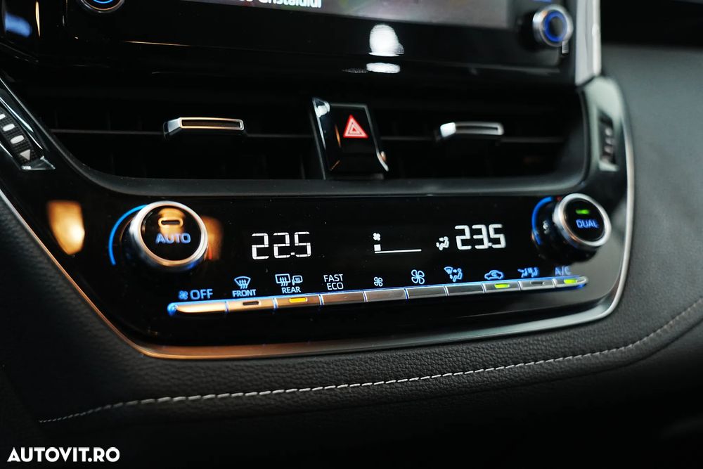 Toyota Corolla 1.8 HSD Business - 26