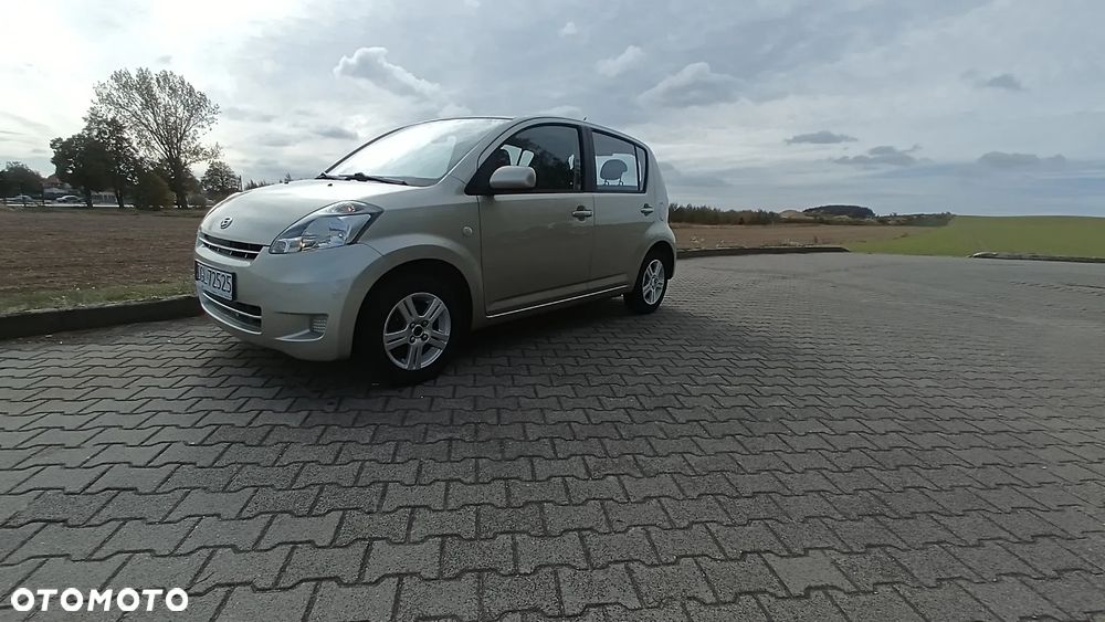 Daihatsu Sirion - 2