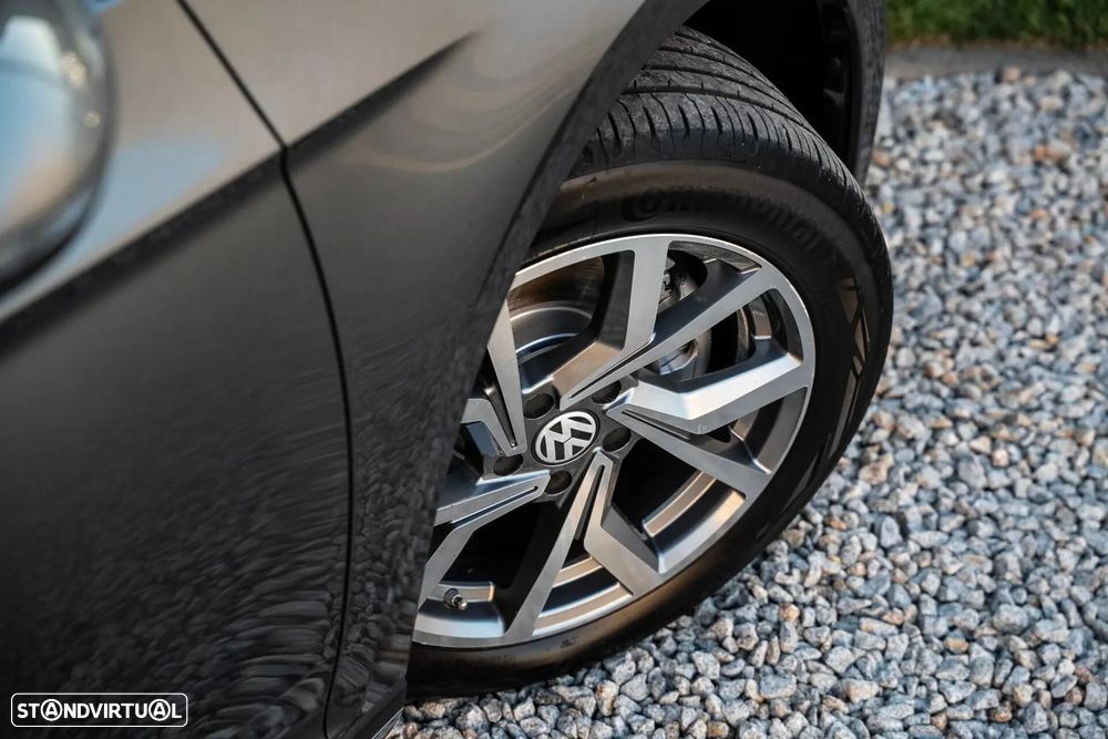 VW Passat Variant 1.6 TDI BlueMotion - 32