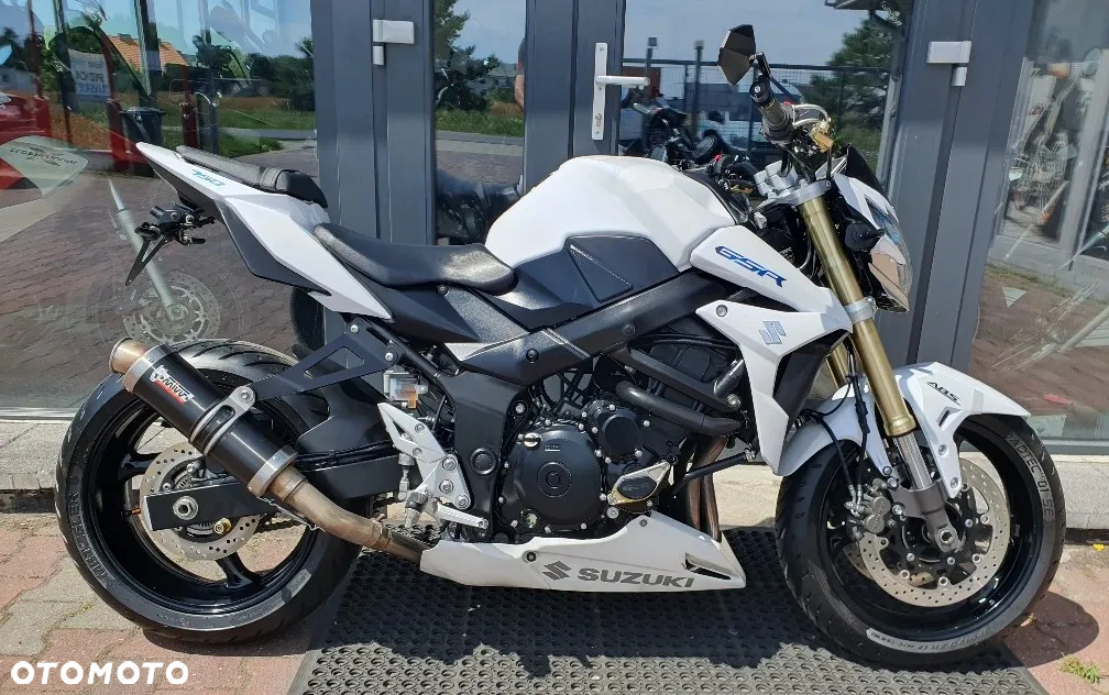 Suzuki GSR - 15