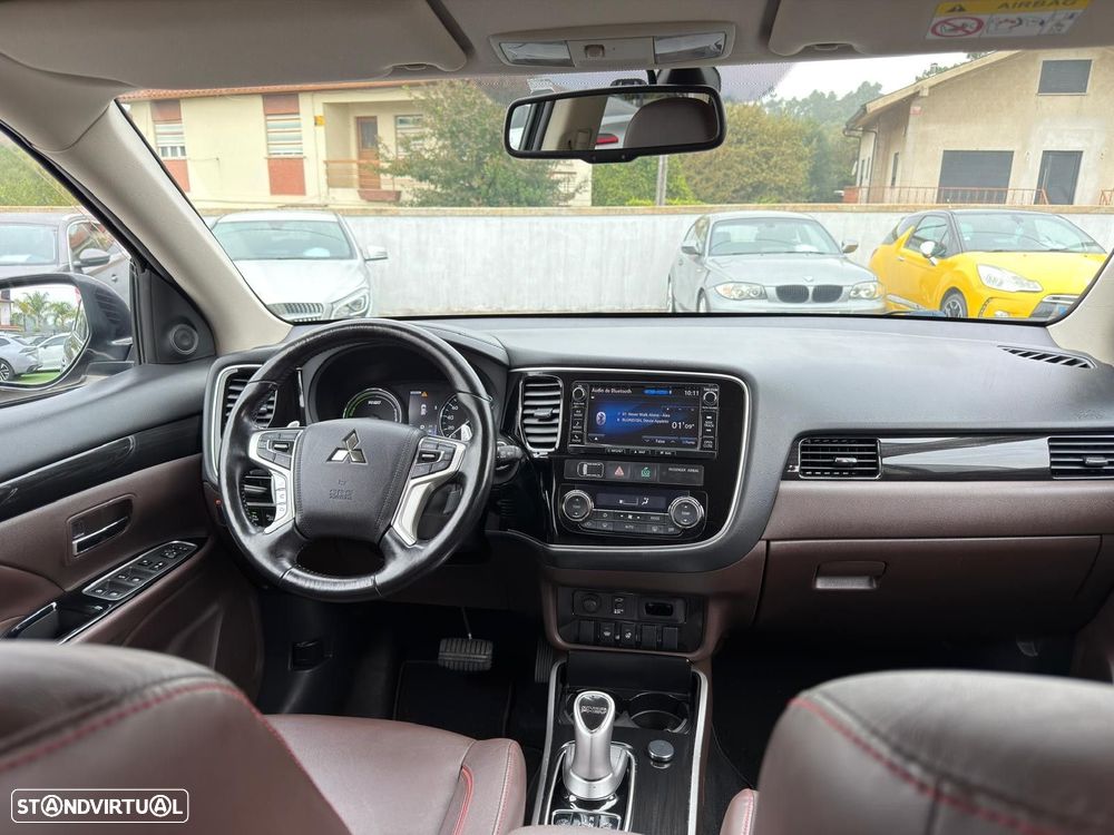 Mitsubishi Outlander 2.0 Instyle Navi - 17