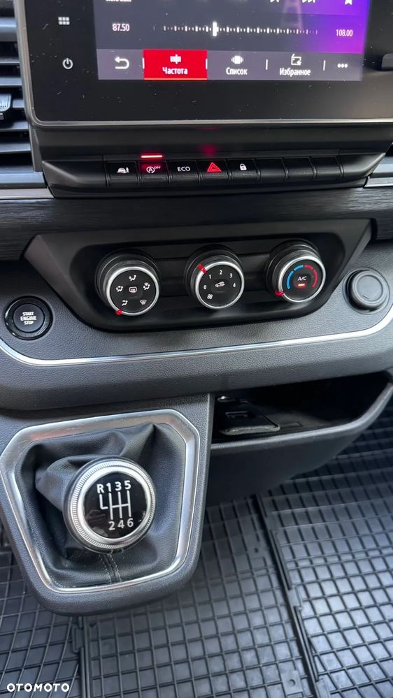 Renault Trafic - 13