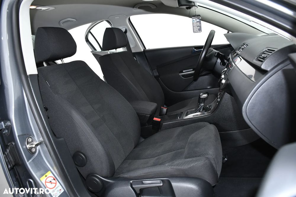 Volkswagen Passat 2.0 TDI DPF DSG Comfortline - 13