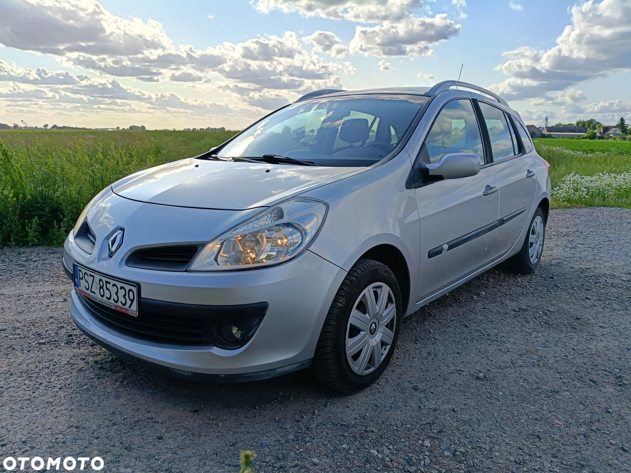 Renault Clio 1.2 16V Grandtour Authentique - 1