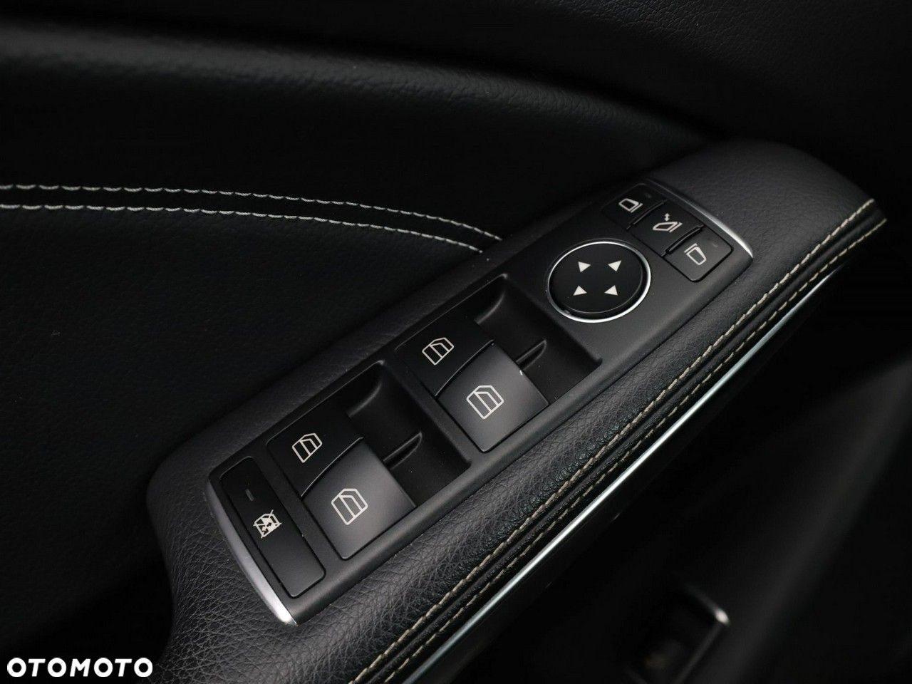 Mercedes-Benz GLA - 30