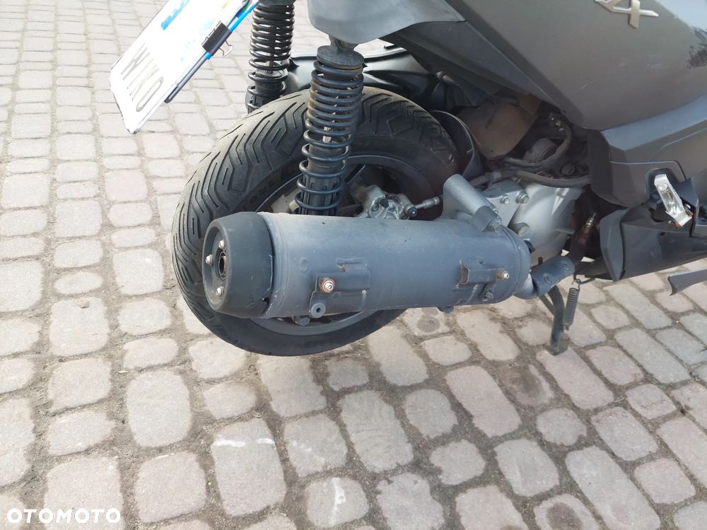 Yamaha X-max - 13