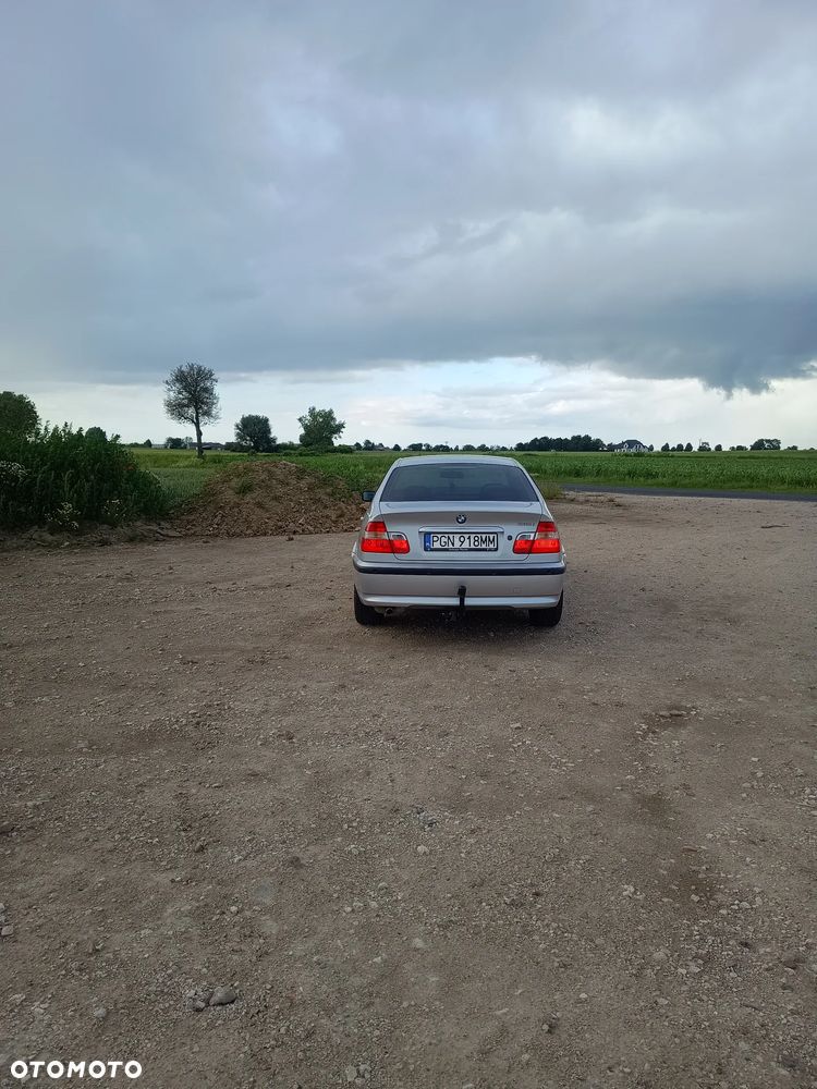 BMW Seria 3 318i - 4
