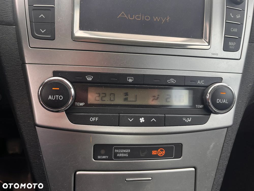 Toyota Avensis 1.6 Premium - 25