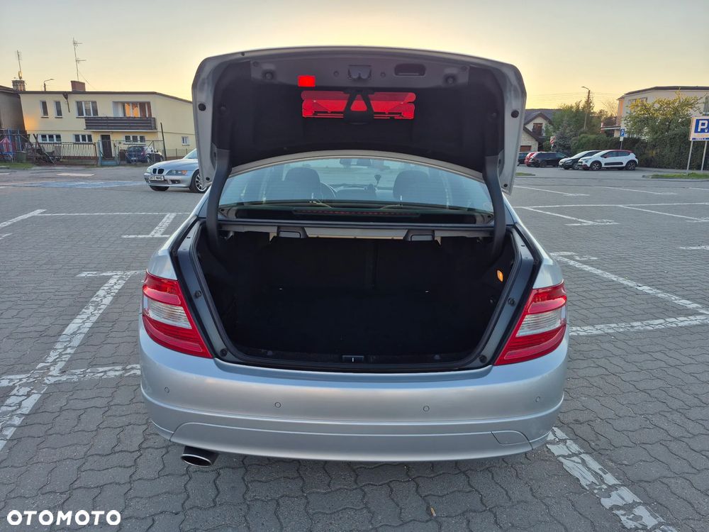 Mercedes-Benz Klasa C 220 CDI BlueEff Classic - 16