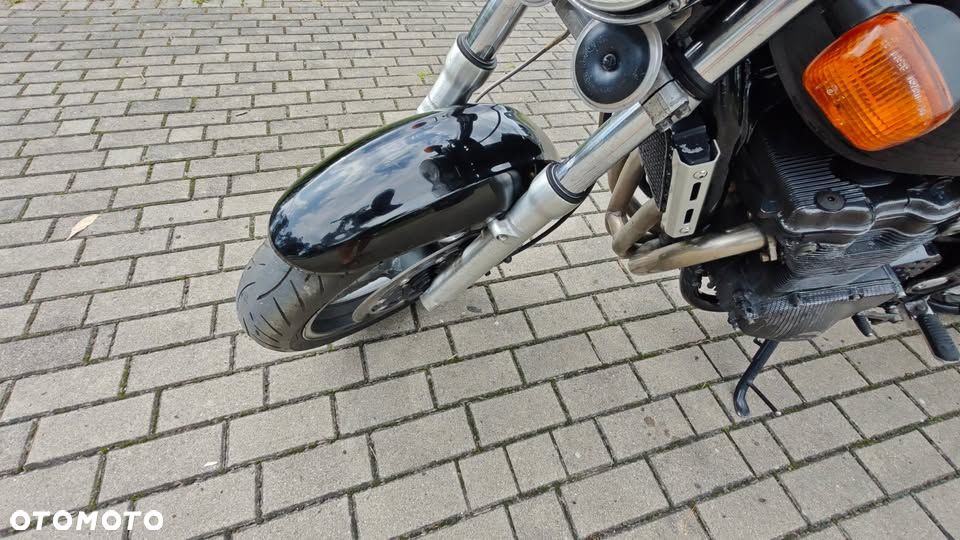 Suzuki GSX - 17