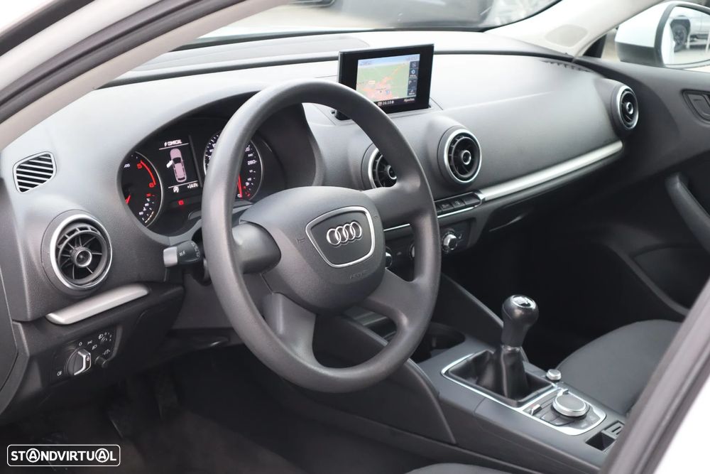Audi A3 Sportback 1.6 TDI Advance - 11