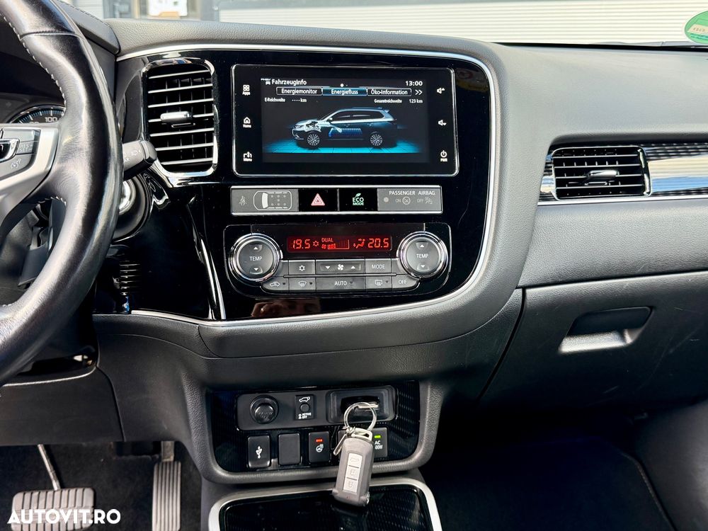 Mitsubishi Outlander ver-2-4-4wd-plug--in-hybrid-top - 20