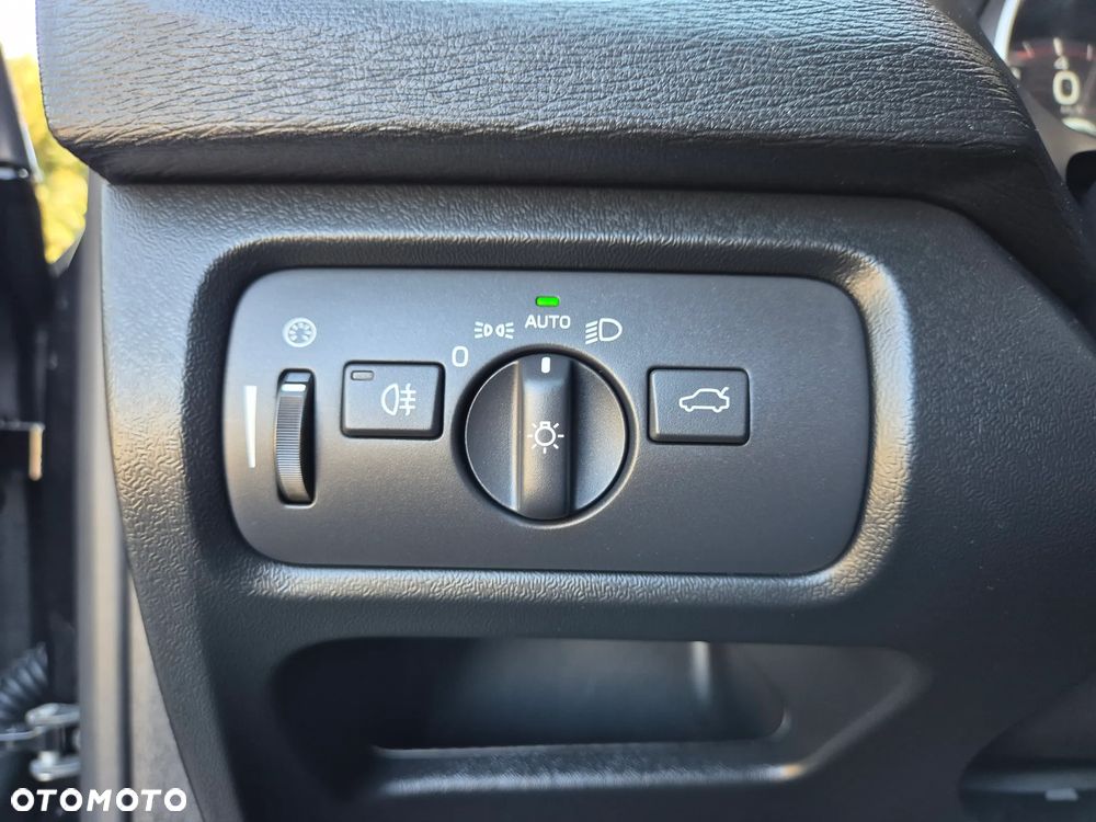 Volvo V40 T3 Geartronic Momentum - 33