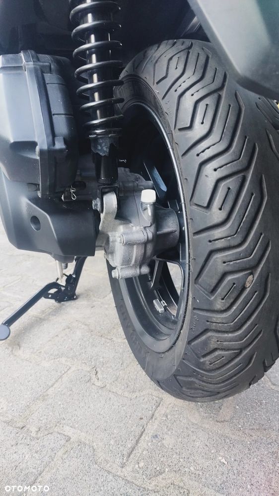 Yamaha X-max - 10