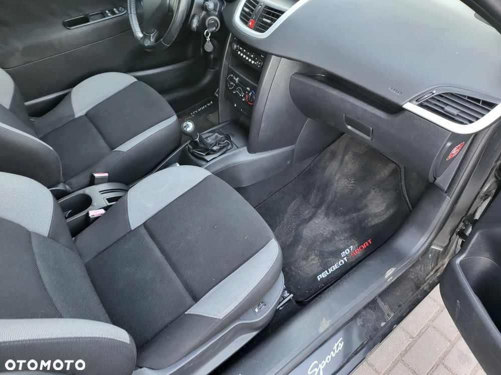 Peugeot 207 - 10