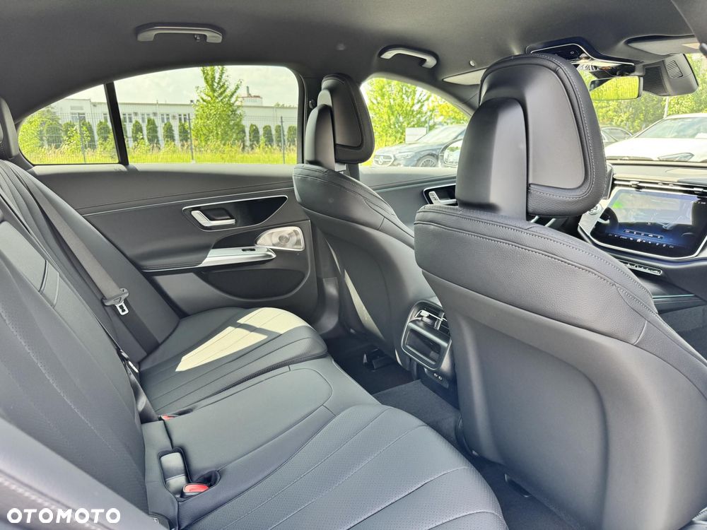 Mercedes-Benz Klasa E 220 d mHEV 4-Matic Exclusive 9G-Tronic - 19