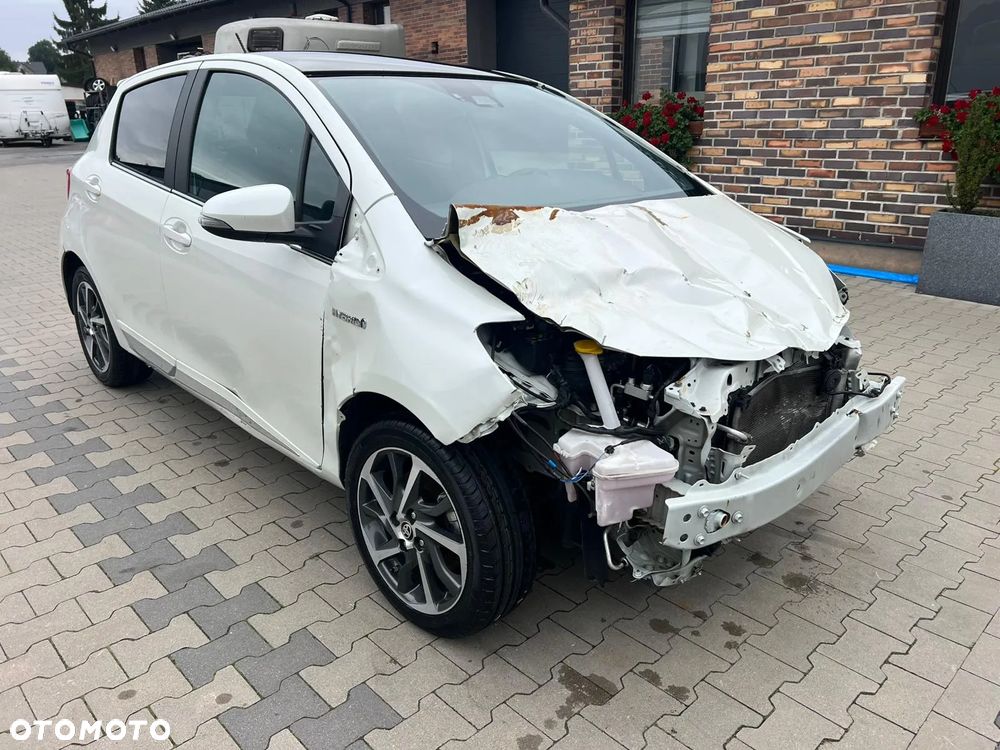 Toyota Yaris Hybrid 100 Active EU6 - 4