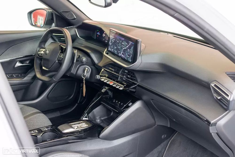 Peugeot 2008 1.2 PureTech Allure EAT8 - 21