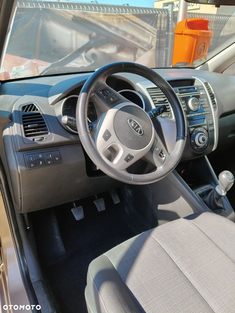 Kia Venga - 15