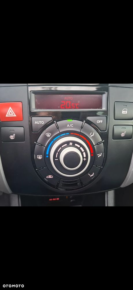 Kia Venga - 8