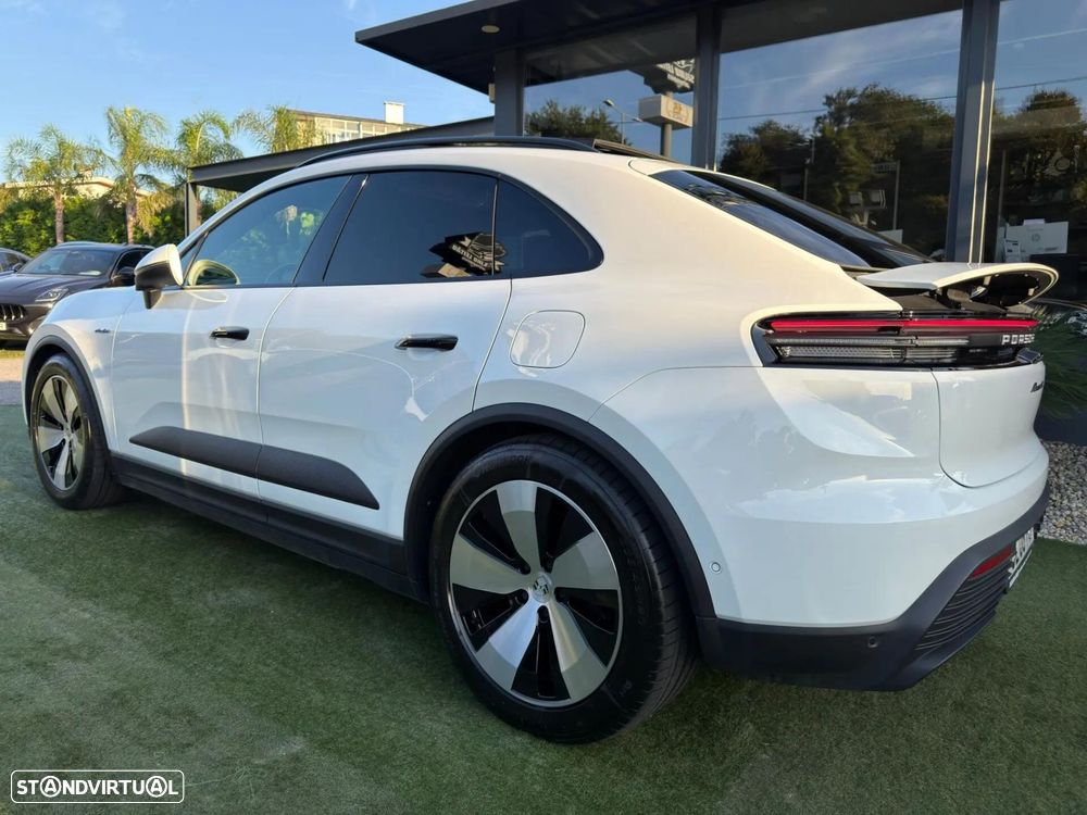 Porsche Macan Electric 4 - 17