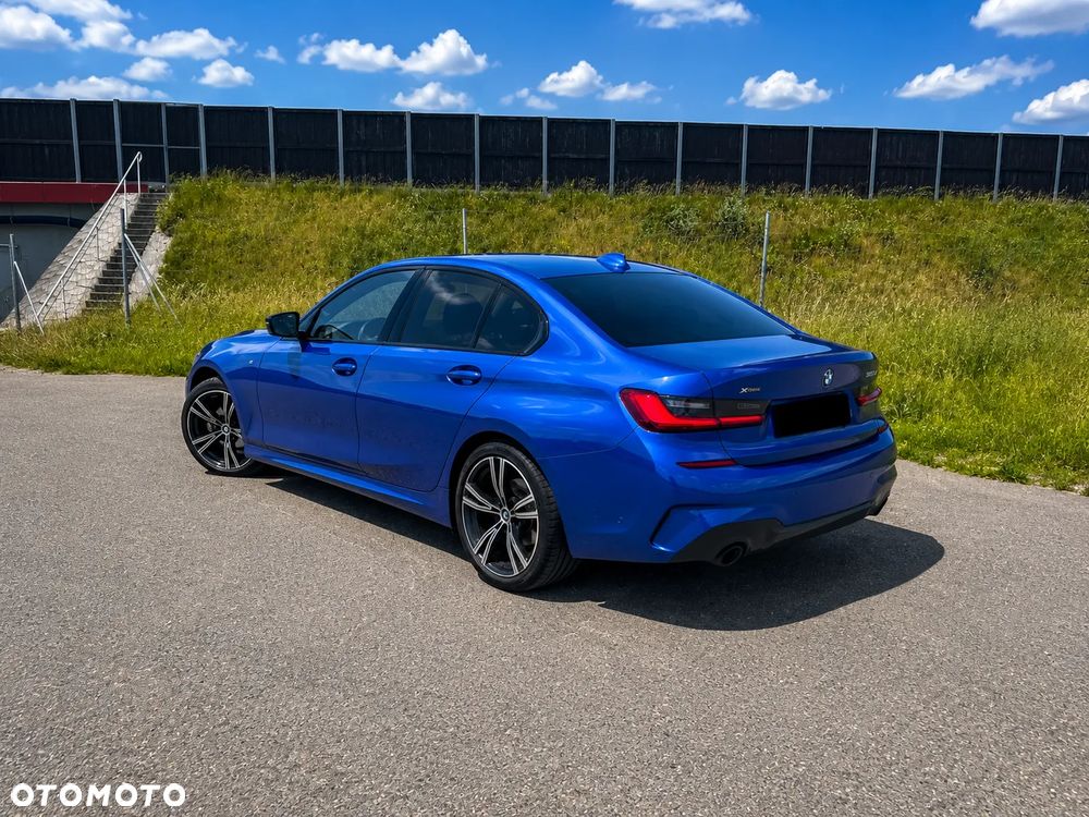 BMW Seria 3 320d mHEV - 12