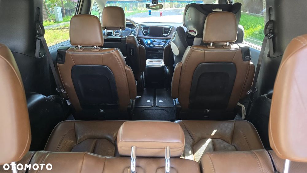 Chrysler Pacifica - 12