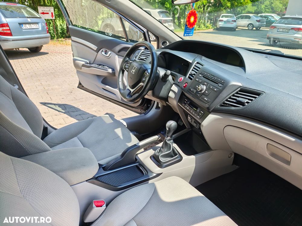 Honda Civic 1.8 MT ES - 9