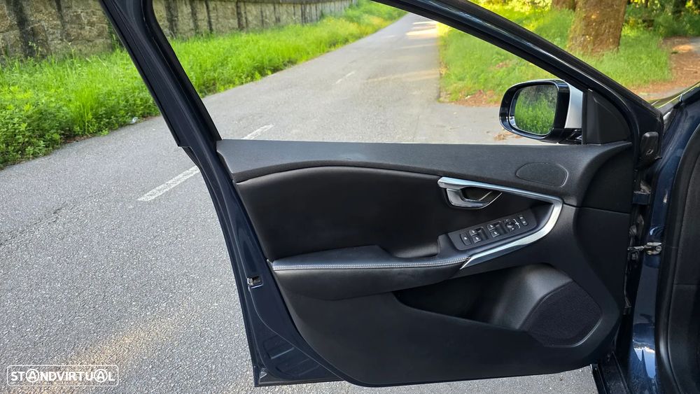 Volvo V40 1.6 D2 R-Design Powershift - 31
