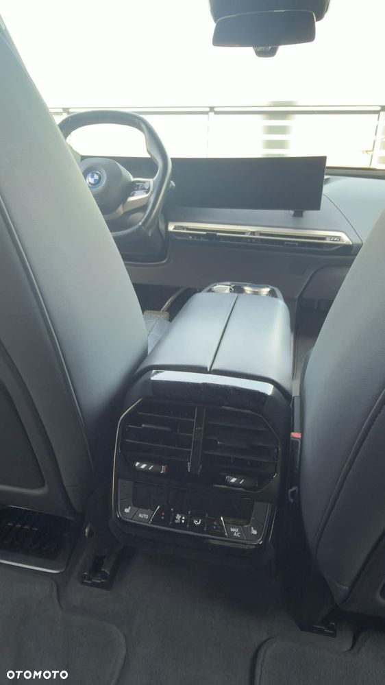 BMW iX xDrive40 76.6kWh Signature - 21
