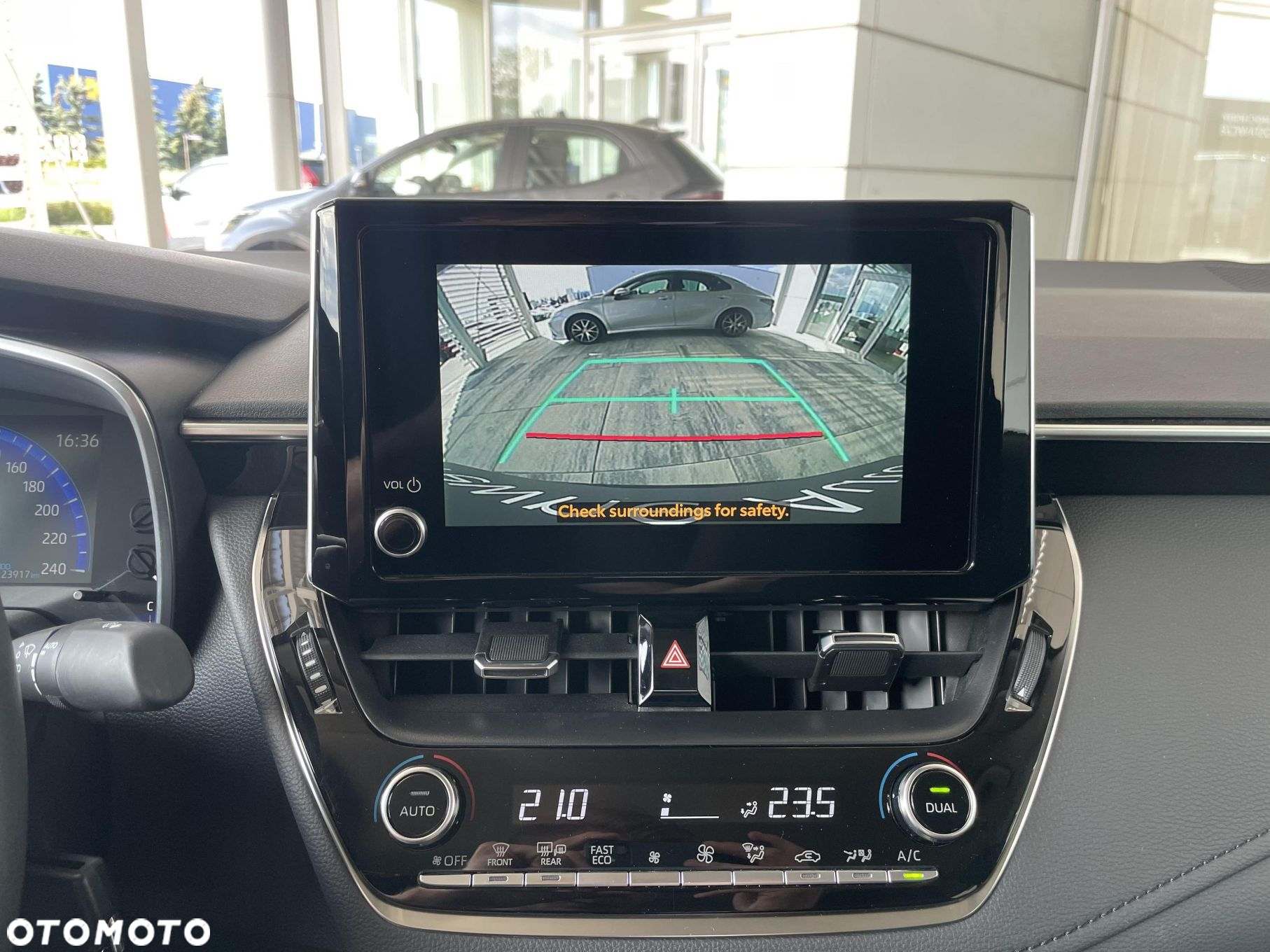 Toyota Corolla - 23