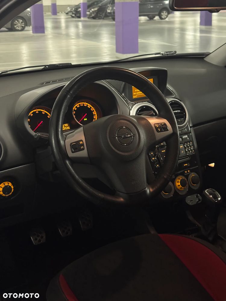 Opel Corsa 1.6 Turbo GSi - 12