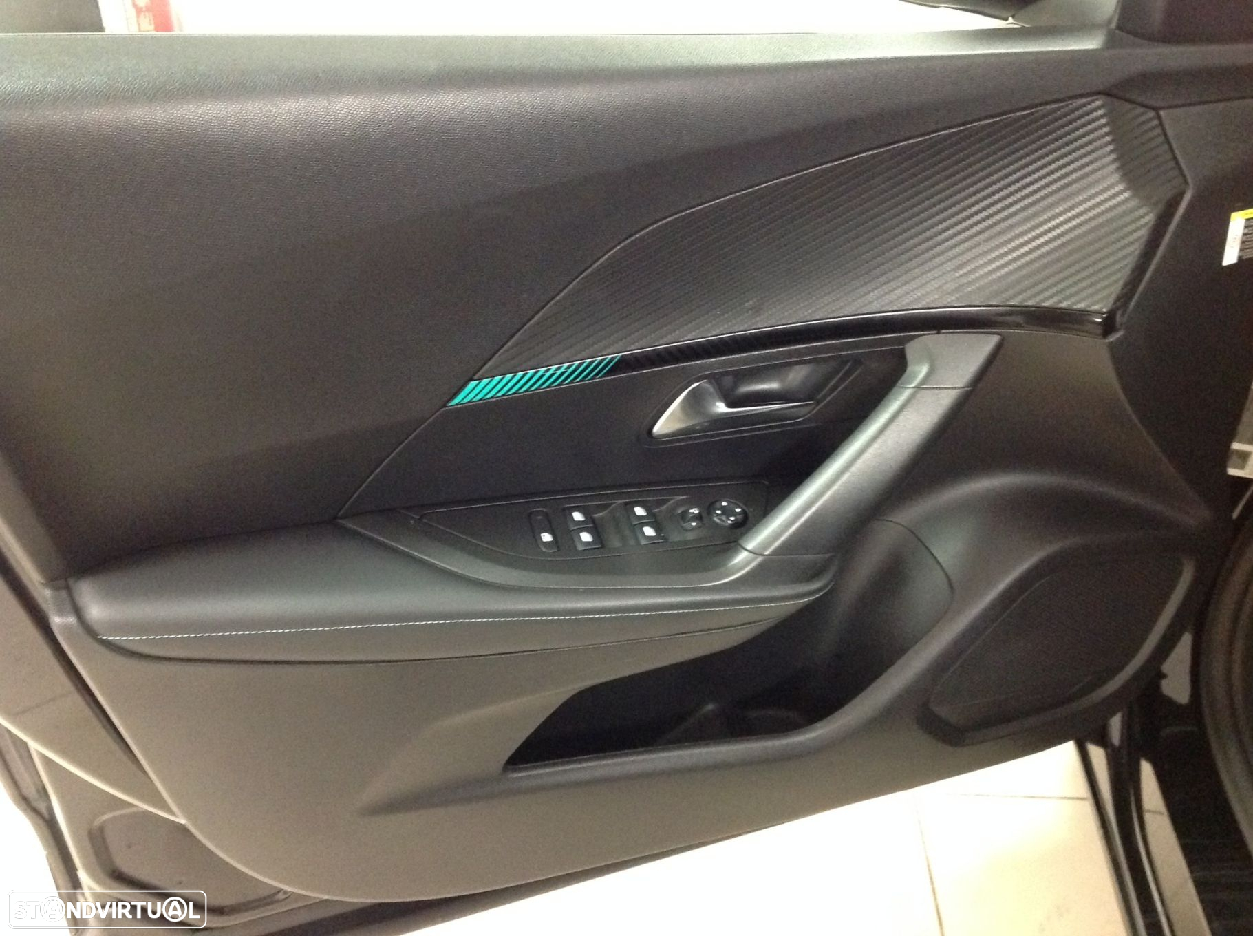 Peugeot 2008 1.2 PureTech Allure - 15