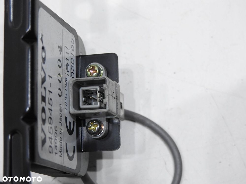 ANTENA GPS VOLVO V70 II 94594511 - 4