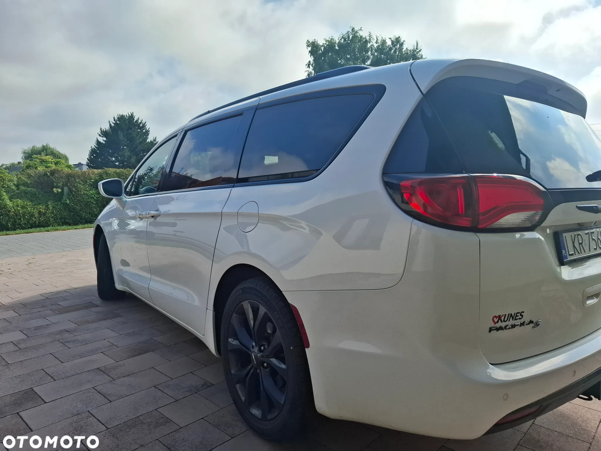 Chrysler Pacifica - 3