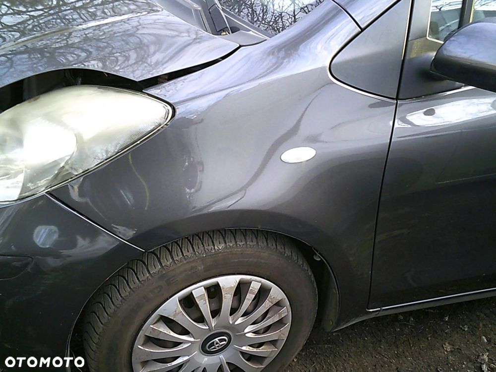 BŁOTNIK LEWY TOYOTA YARIS II  05-11 1G3 - 1