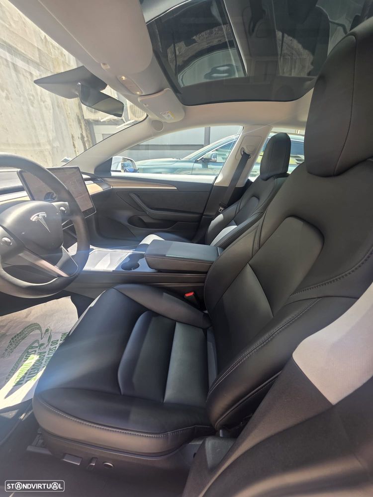 Tesla Model 3 Standard Range Plus RWD — fotografia 6